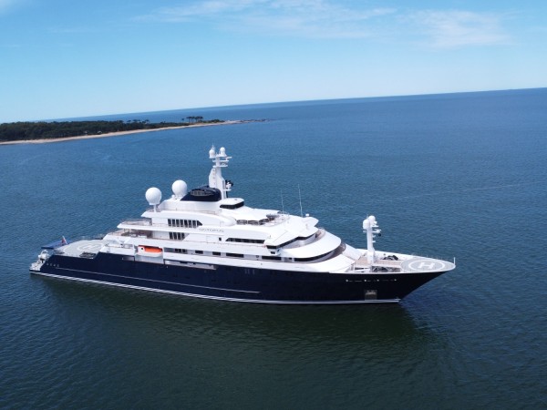 barco lujoso